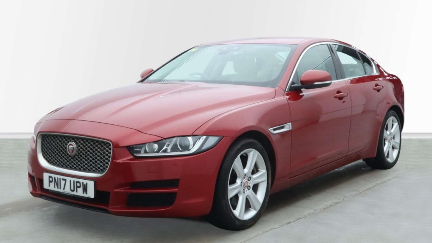 Used Jaguar XE 2017 for sale - 77378353: Photo 2