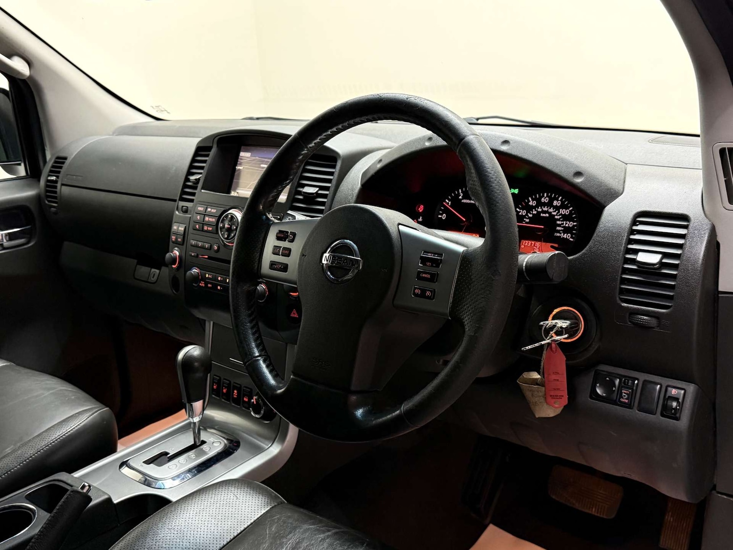 Used Nissan Navara 2015 for sale - 76601504: Photo 15