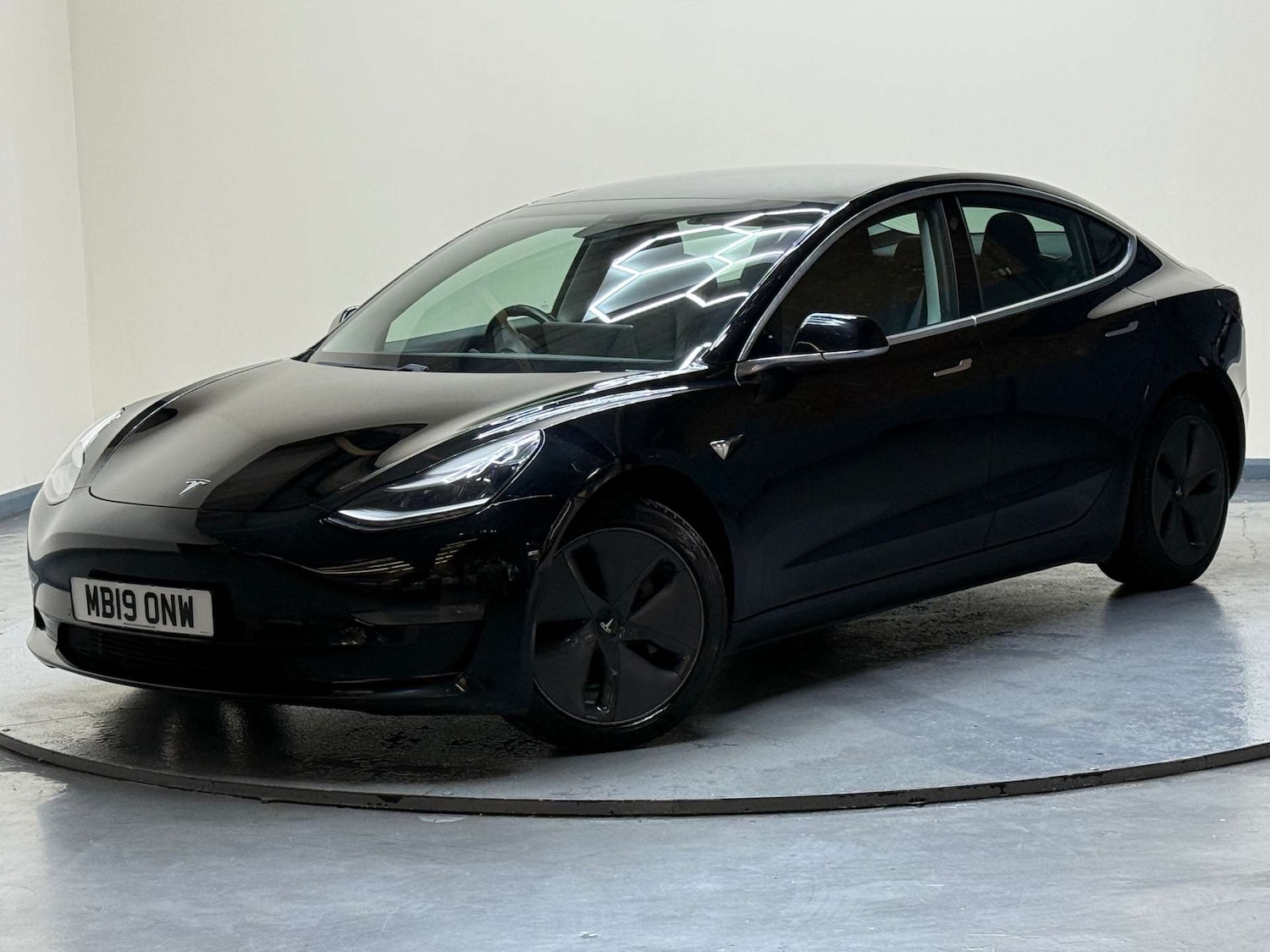 Used Tesla Model 3 2019 for sale - 76194658: Photo 2