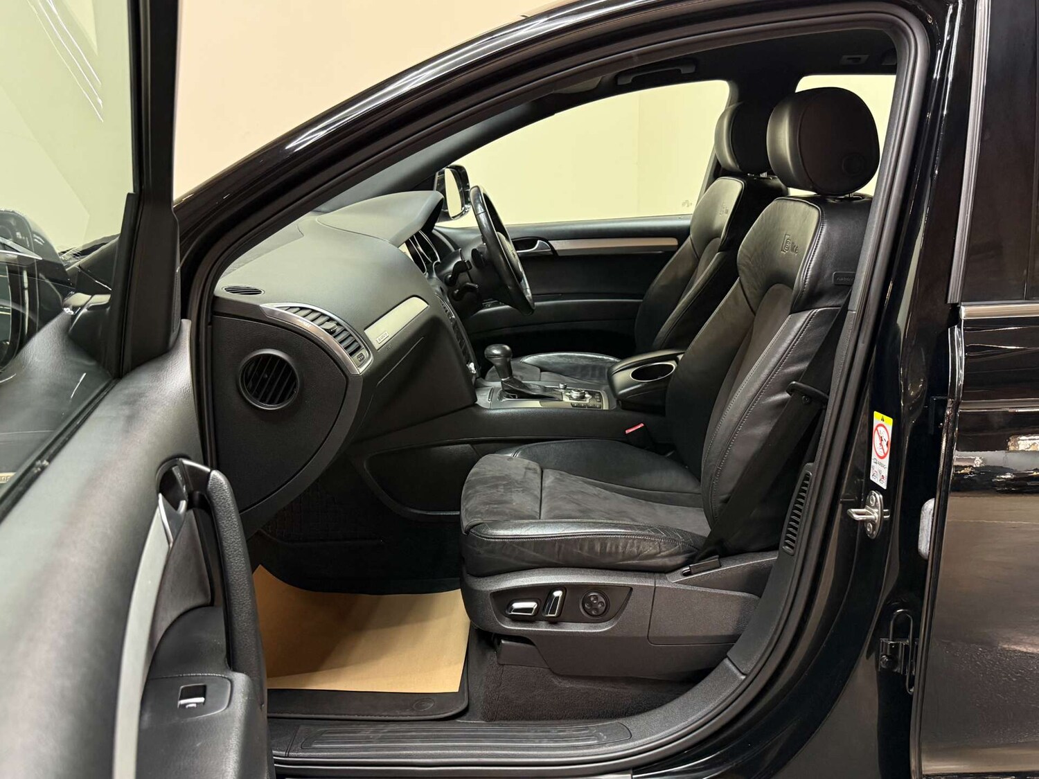 Used Audi Q7 2011 for sale - 78056680: Photo 31