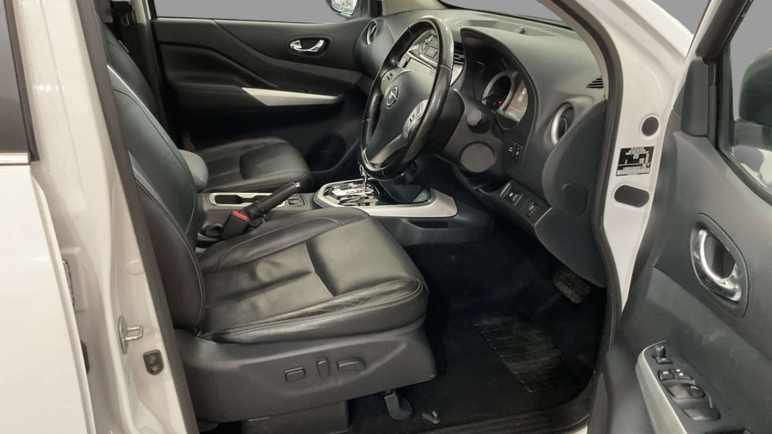 Used Nissan Navara 2020 for sale - 76694822: Photo 5