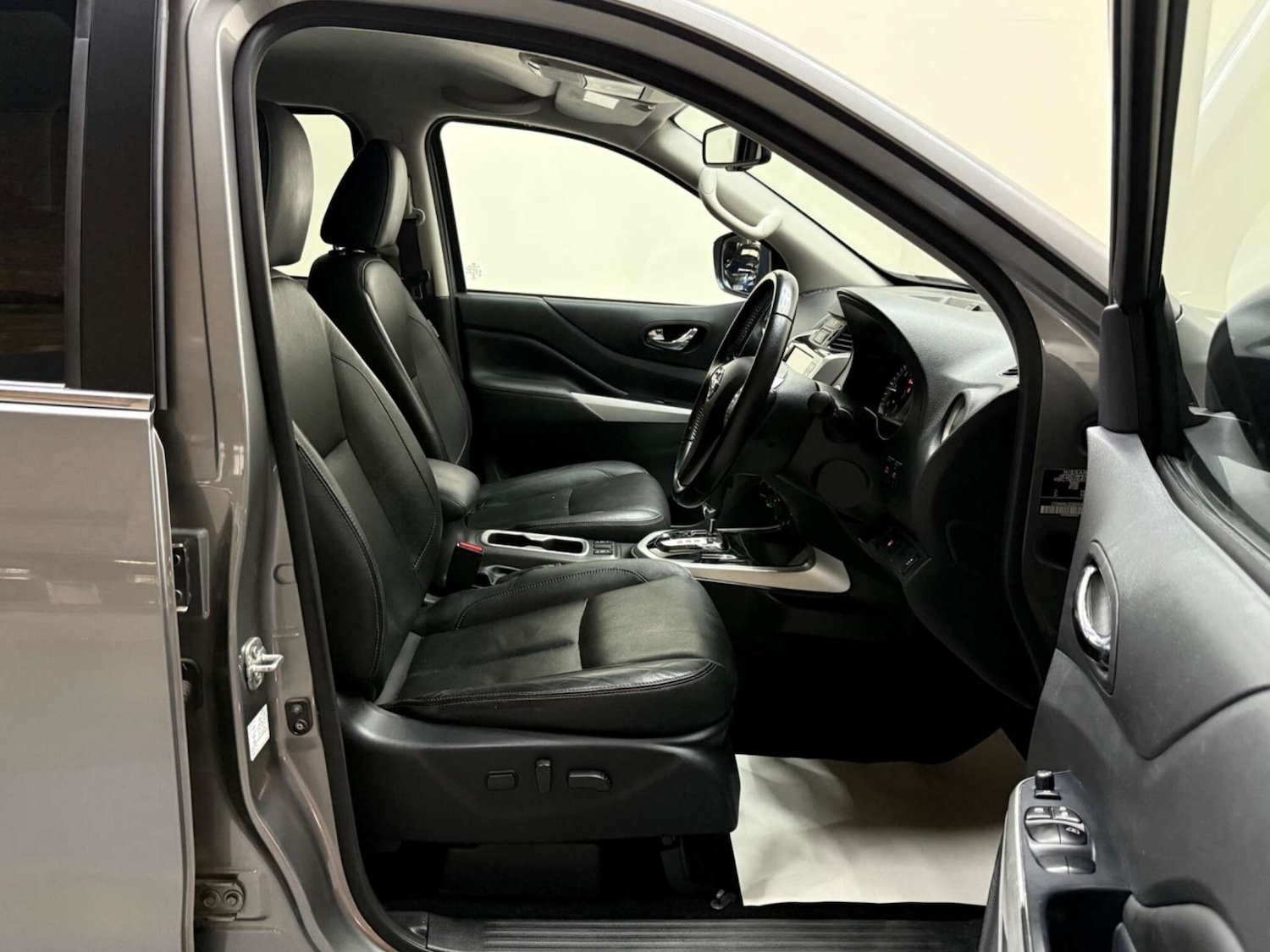 Used Nissan Navara 2020 for sale - 76363870: Photo 15