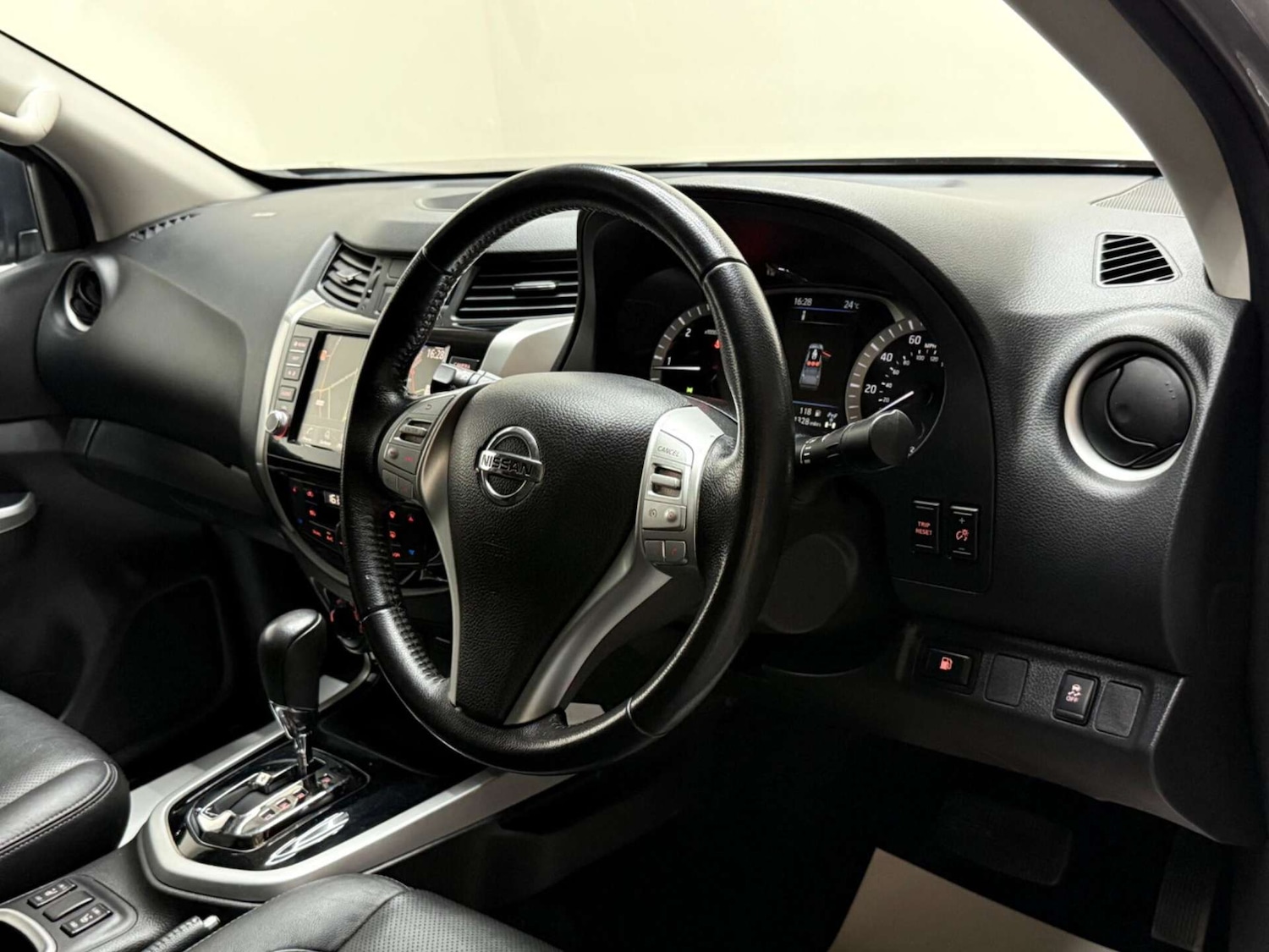 Used Nissan Navara 2020 for sale - 76363870: Photo 16