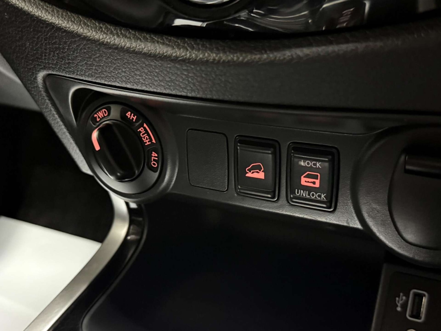 Used Nissan Navara 2020 for sale - 76363870: Photo 25