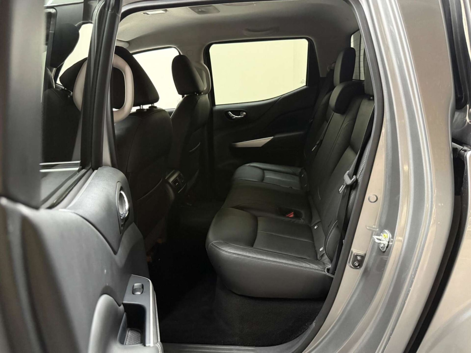 Used Nissan Navara 2020 for sale - 76363870: Photo 35