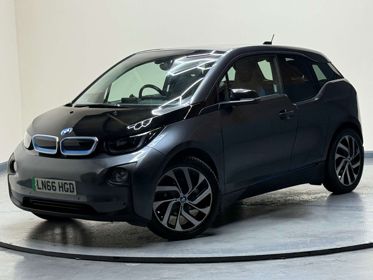 Used BMW i3 2016 for sale - 76830109: Photo 2