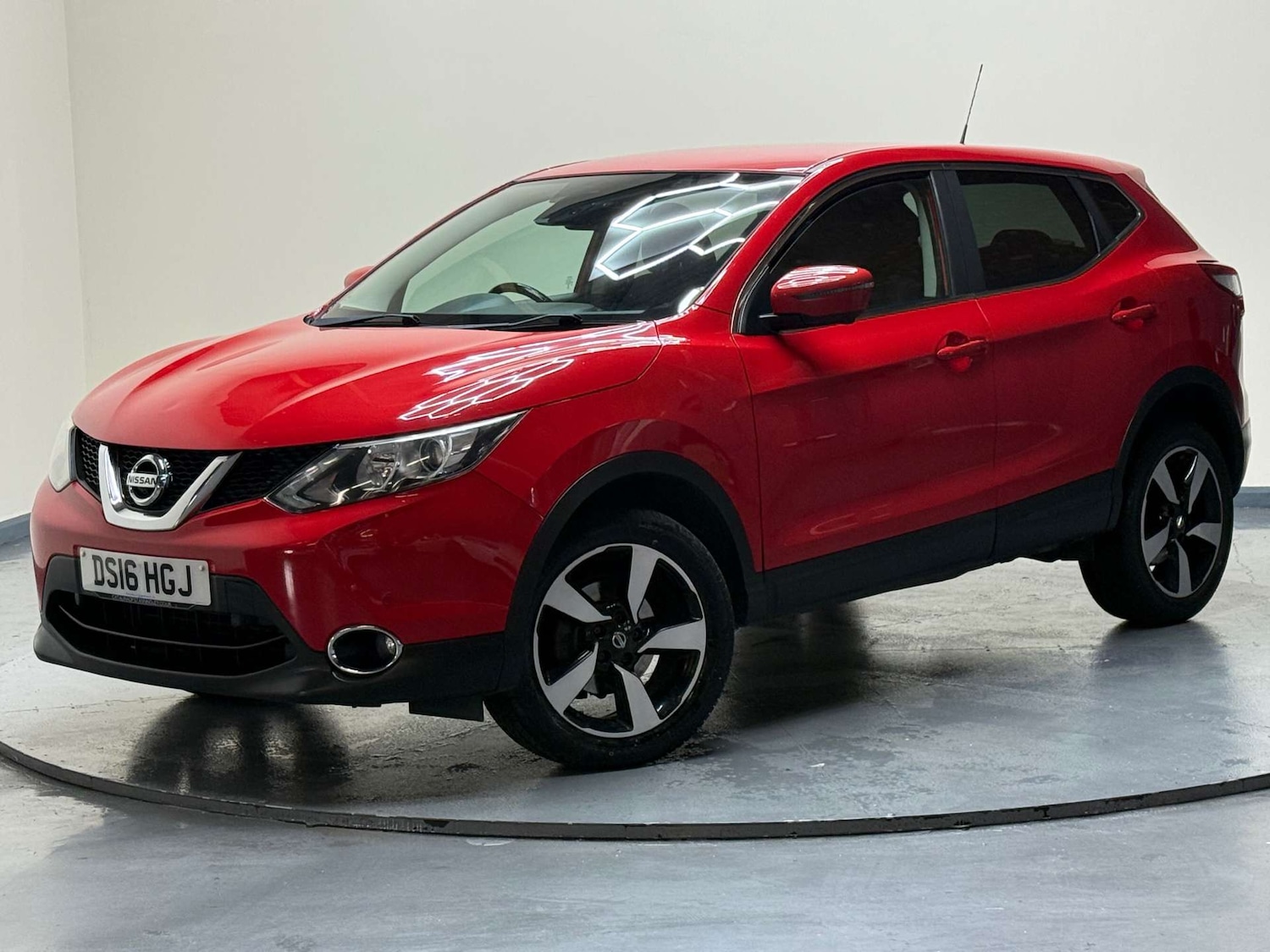 Used Nissan Qashqai 2016 for sale - 76331492: Photo 2