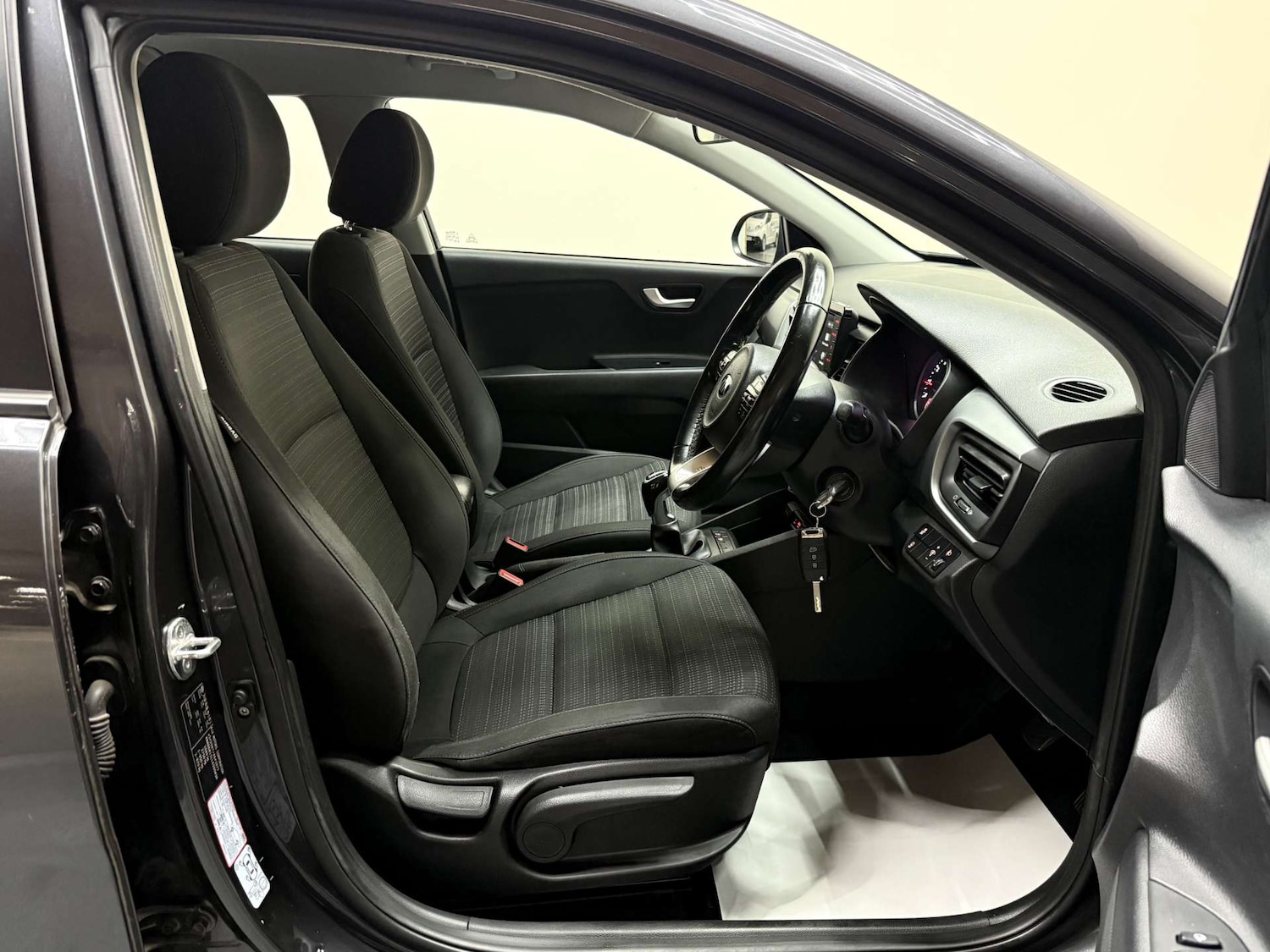 Used Kia Stonic 2019 for sale - 76601068: Photo 15