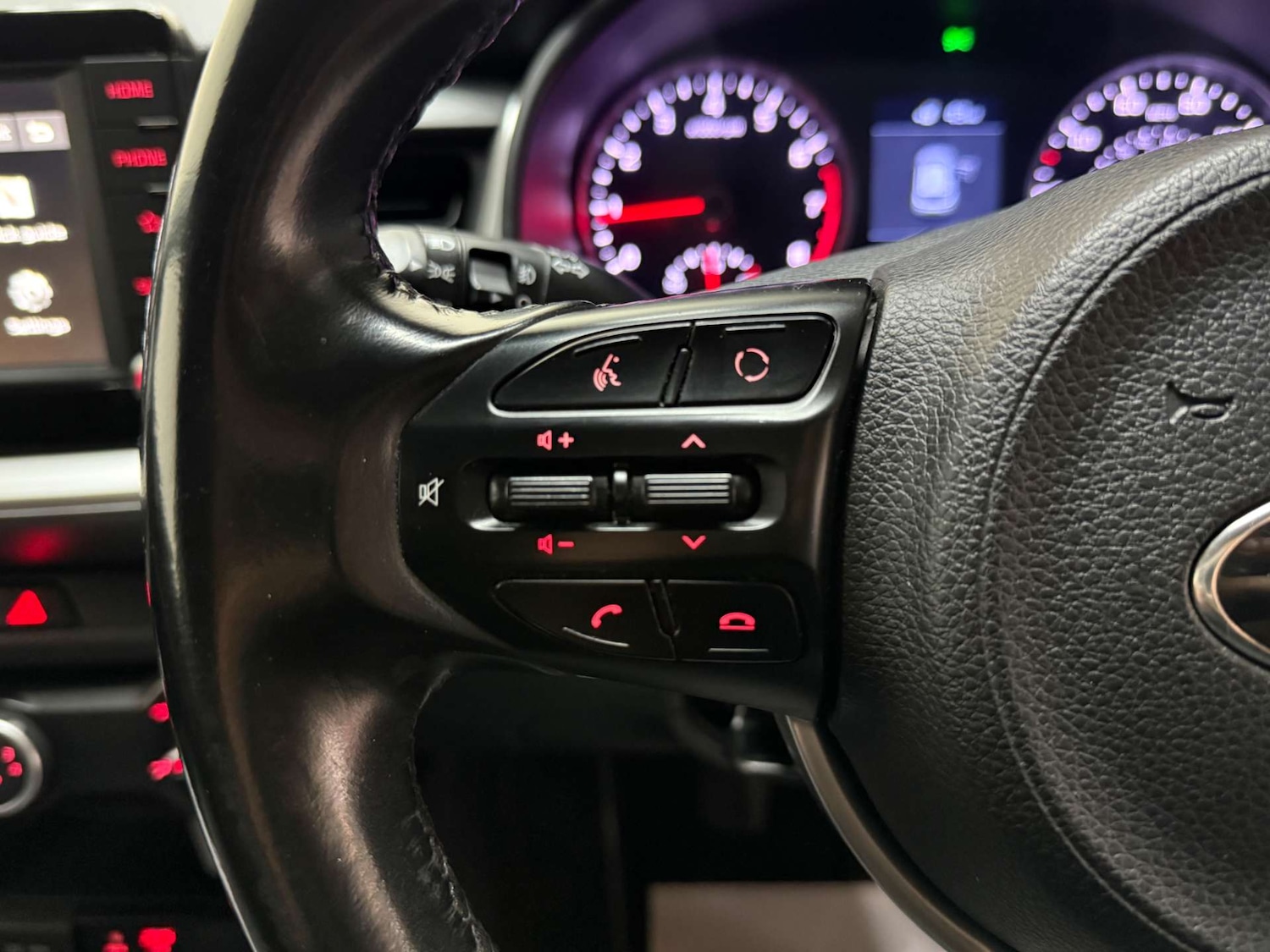 Used Kia Stonic 2019 for sale - 76601068: Photo 18