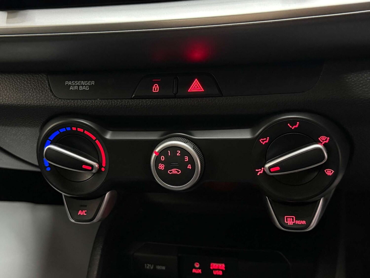 Used Kia Stonic 2019 for sale - 76601068: Photo 23