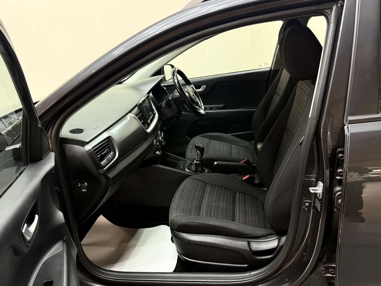 Used Kia Stonic 2019 for sale - 76601068: Photo 30