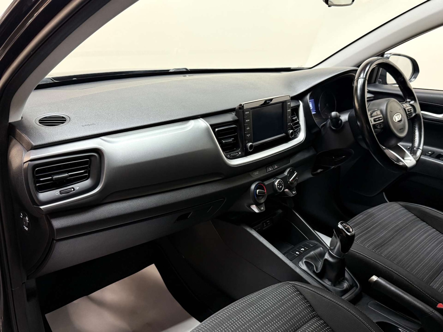 Used Kia Stonic 2019 for sale - 76601068: Photo 32