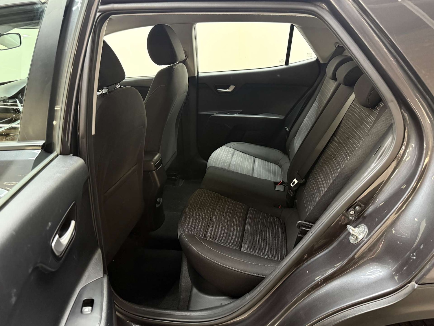 Used Kia Stonic 2019 for sale - 76601068: Photo 34