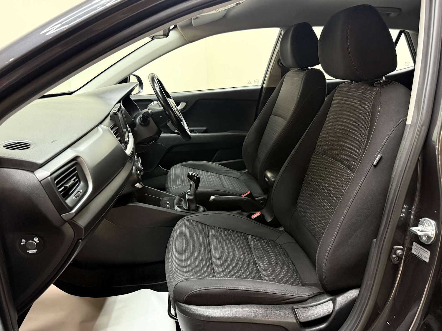 Used Kia Stonic 2019 for sale - 76601068: Photo 4