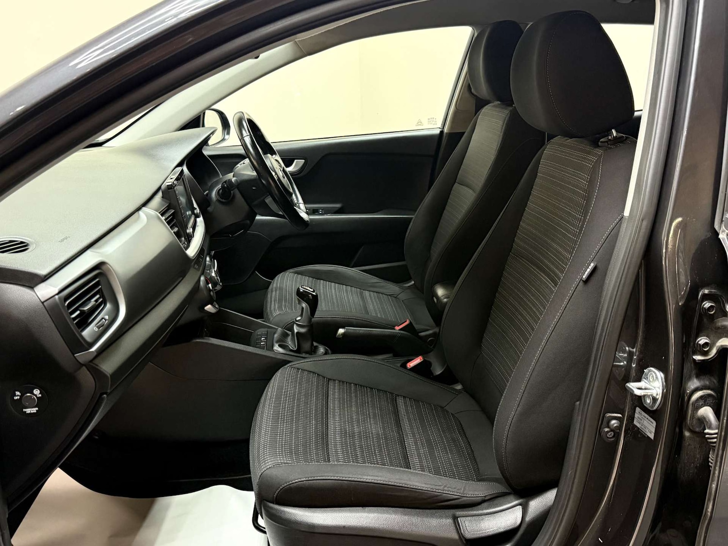 Used Kia Stonic 2019 for sale - 76601068: Photo 60