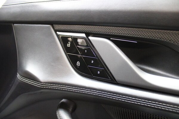 Used Porsche Taycan 2020 for sale - 65533037: Photo 38
