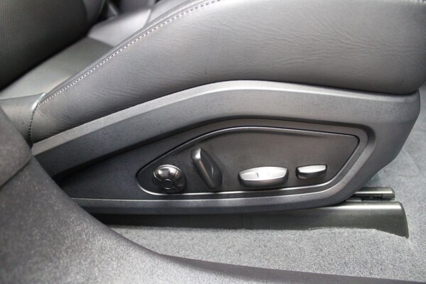 Used Porsche Taycan 2020 for sale - 65533037: Photo 46