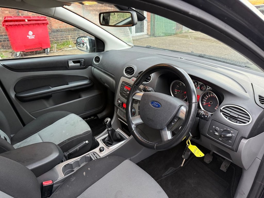 Used Ford Focus 2010 for sale - 76527256: Photo 9