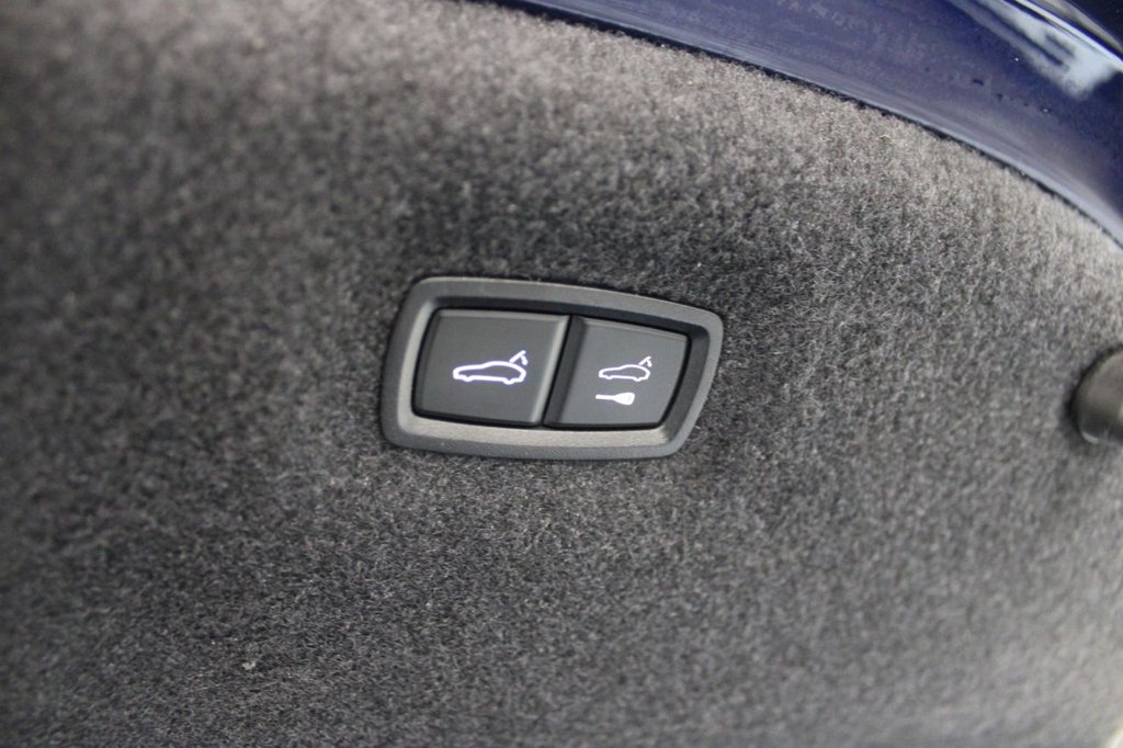 Used Porsche Taycan 2020 for sale - 76642379: Photo 18