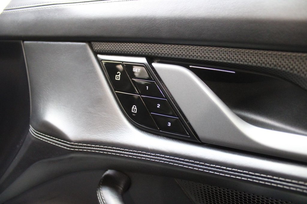 Used Porsche Taycan 2020 for sale - 76642379: Photo 38