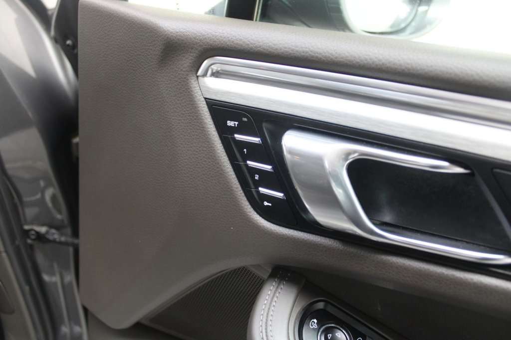 Used Porsche Macan 2015 for sale - 77905478: Photo 36