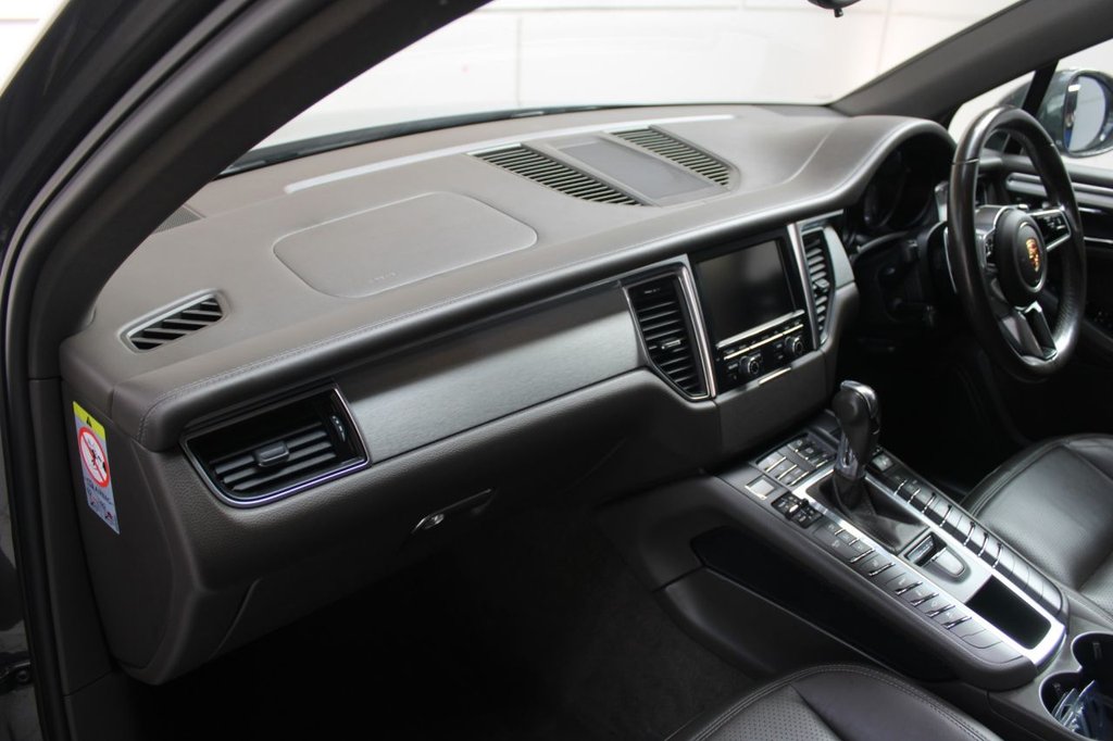 Used Porsche Macan 2015 for sale - 77905478: Photo 38