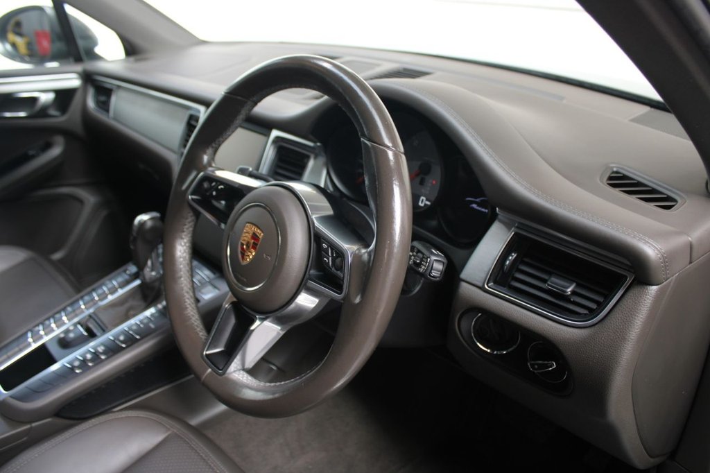 Used Porsche Macan 2015 for sale - 77905478: Photo 41