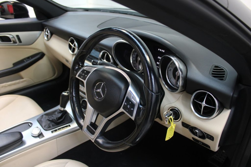 Used Mercedes-Benz SLK 2014 for sale - 76279799: Photo 42