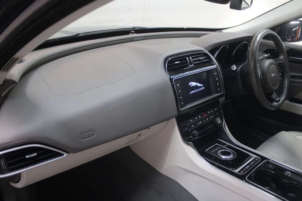 Used Jaguar XE 2016 for sale - 77313146: Photo 33