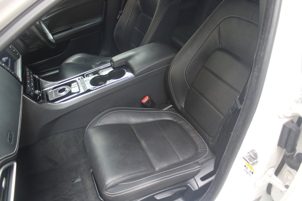 Used Jaguar XE 2016 for sale - 77681061: Photo 41