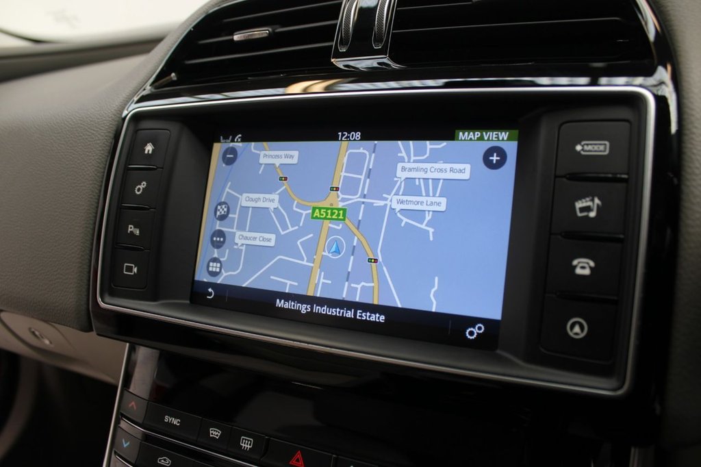 Used Jaguar XE 2015 for sale - 76147648: Photo 31