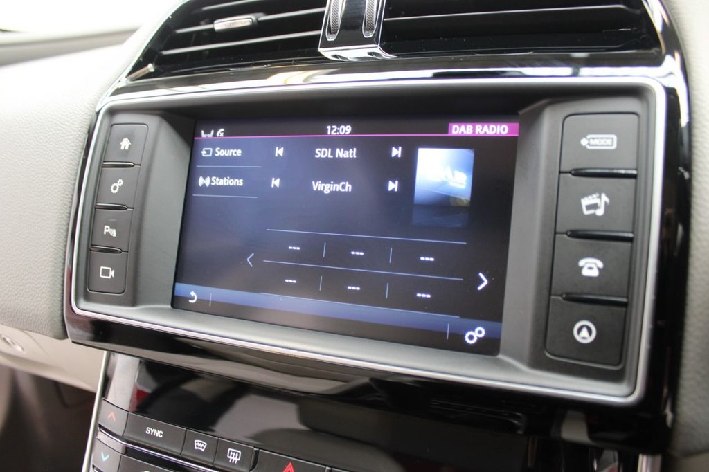 Used Jaguar XE 2015 for sale - 76147648: Photo 33