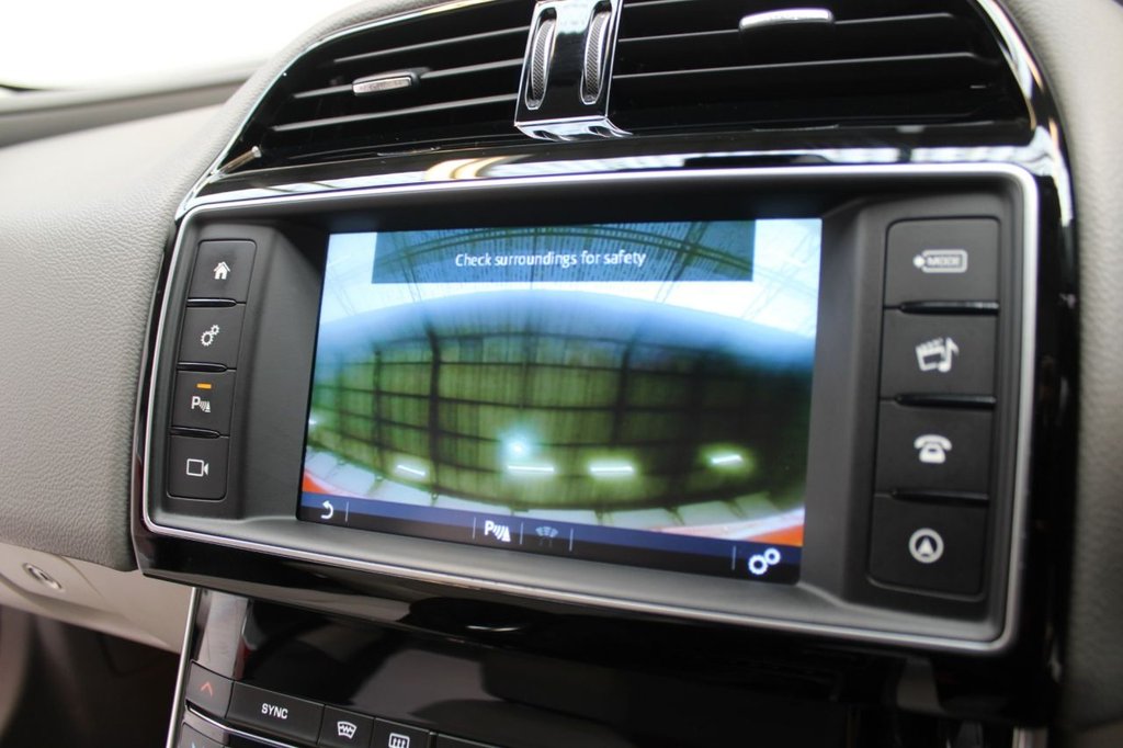 Used Jaguar XE 2015 for sale - 76147648: Photo 40