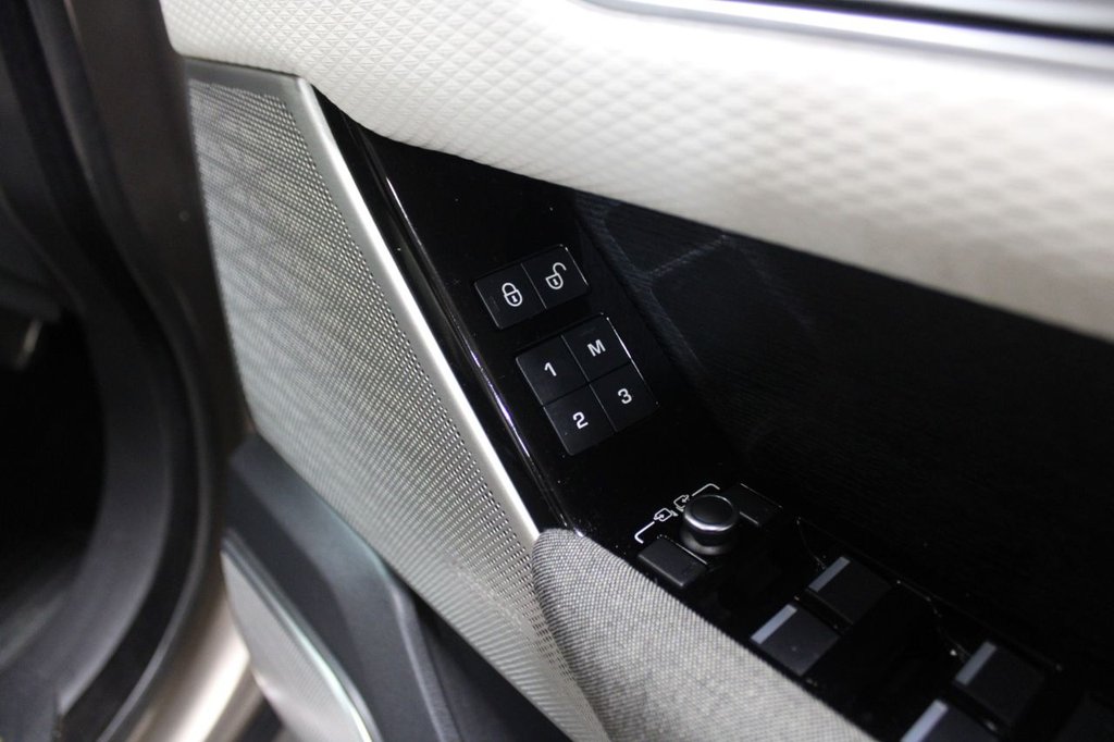 Used Land Rover Range Rover Velar 2018 for sale - 76973875: Photo 38