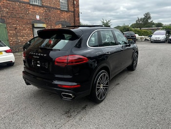 Used Porsche Cayenne 2015 for sale - 75607406: Photo
