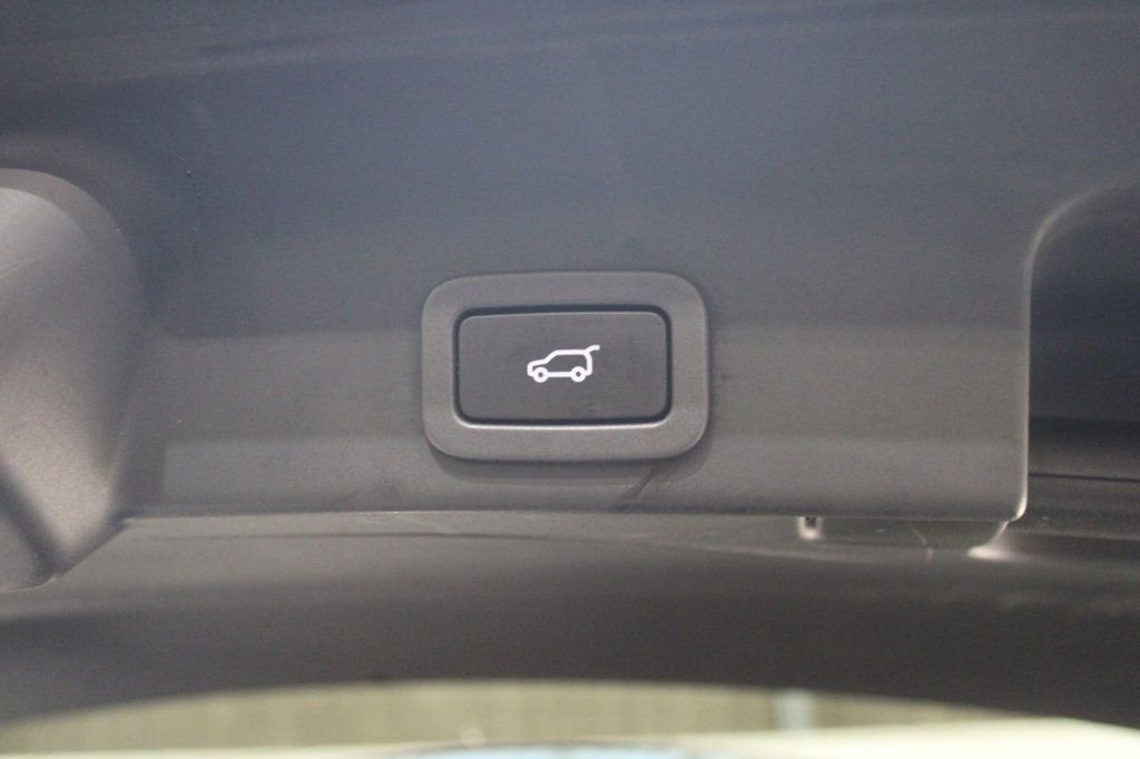 Used Jaguar F-Pace 2017 for sale - 77275631: Photo 18