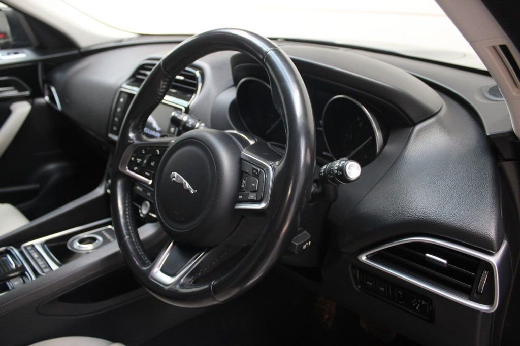 Used Jaguar F-Pace 2017 for sale - 77275631: Photo 37