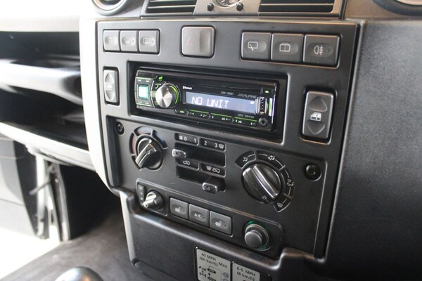 Used Land Rover Defender 90 2015 for sale - 70020899: Photo 28