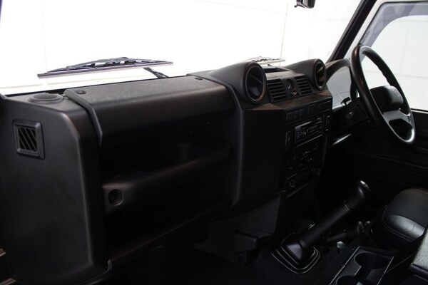 Used Land Rover Defender 90 2015 for sale - 70020899: Photo 30