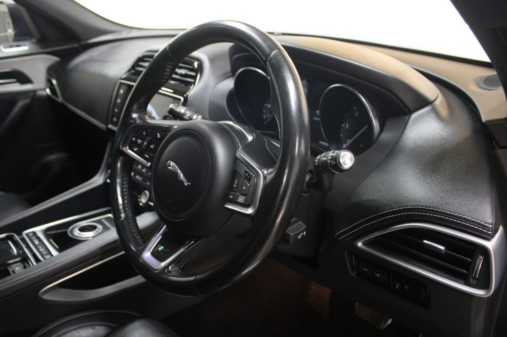 Used Jaguar F-Pace 2016 for sale - 76962414: Photo 40