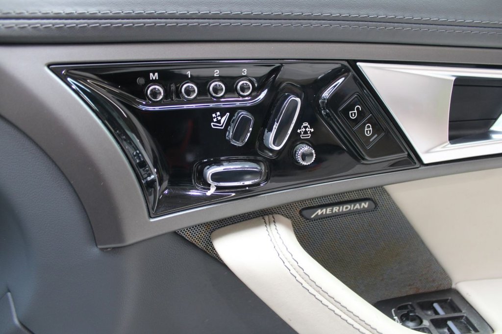 Used Jaguar F-Type 2014 for sale - 77642976: Photo 36