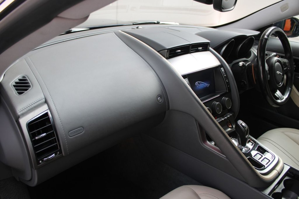 Used Jaguar F-Type 2014 for sale - 77642976: Photo 37