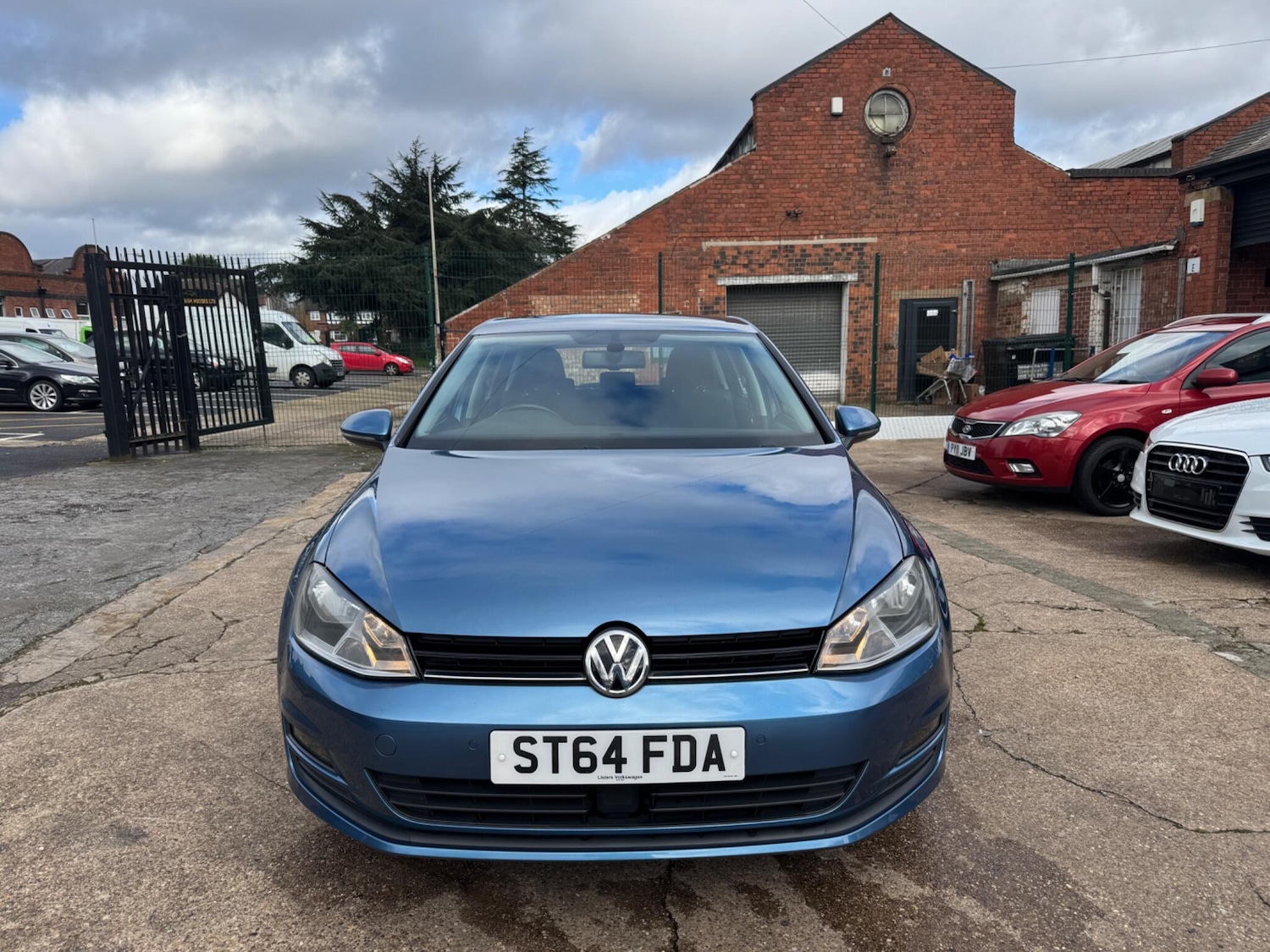 Used Volkswagen Golf 2014 for sale - 77709612: Photo 2