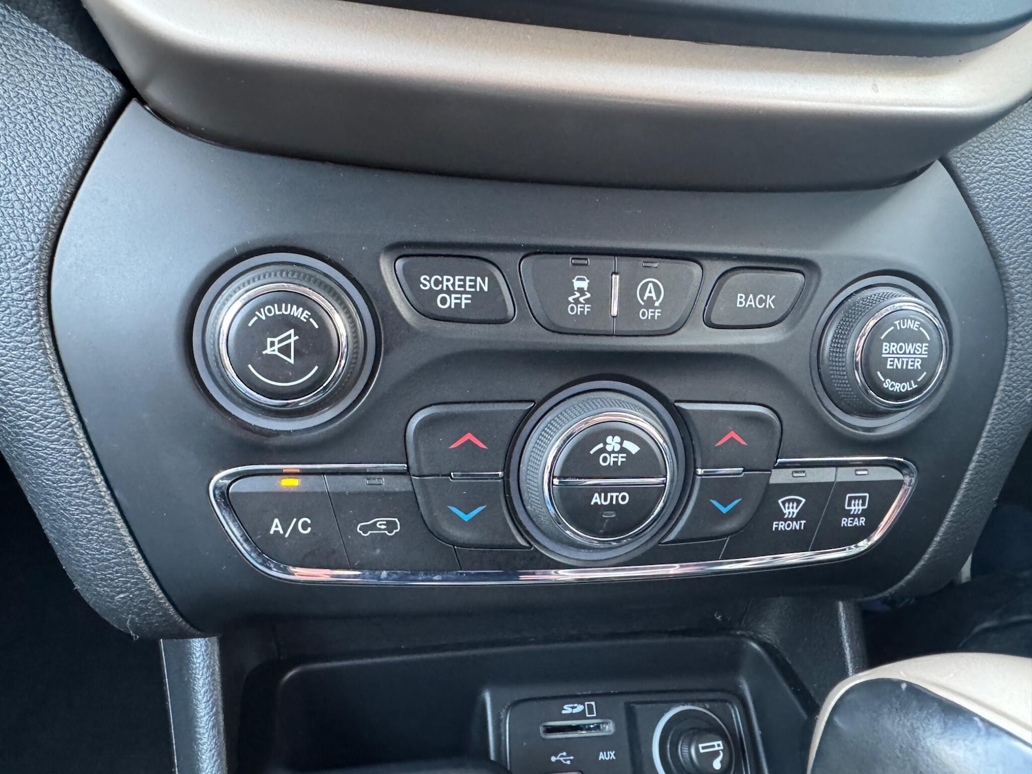 Used Jeep Cherokee 2015 for sale - 77683298: Photo 25