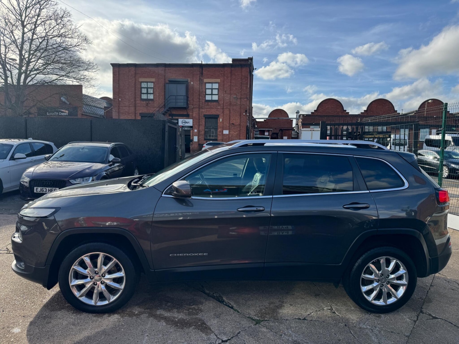 Used Jeep Cherokee 2015 for sale - 77683298: Photo 5