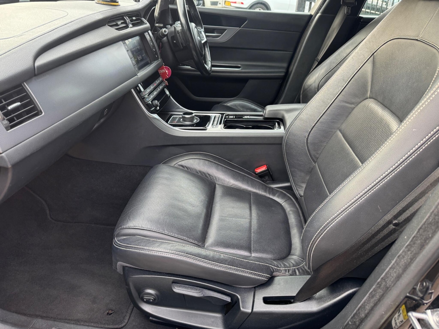 Used Jaguar XF 2017 for sale - 77738145: Photo 24