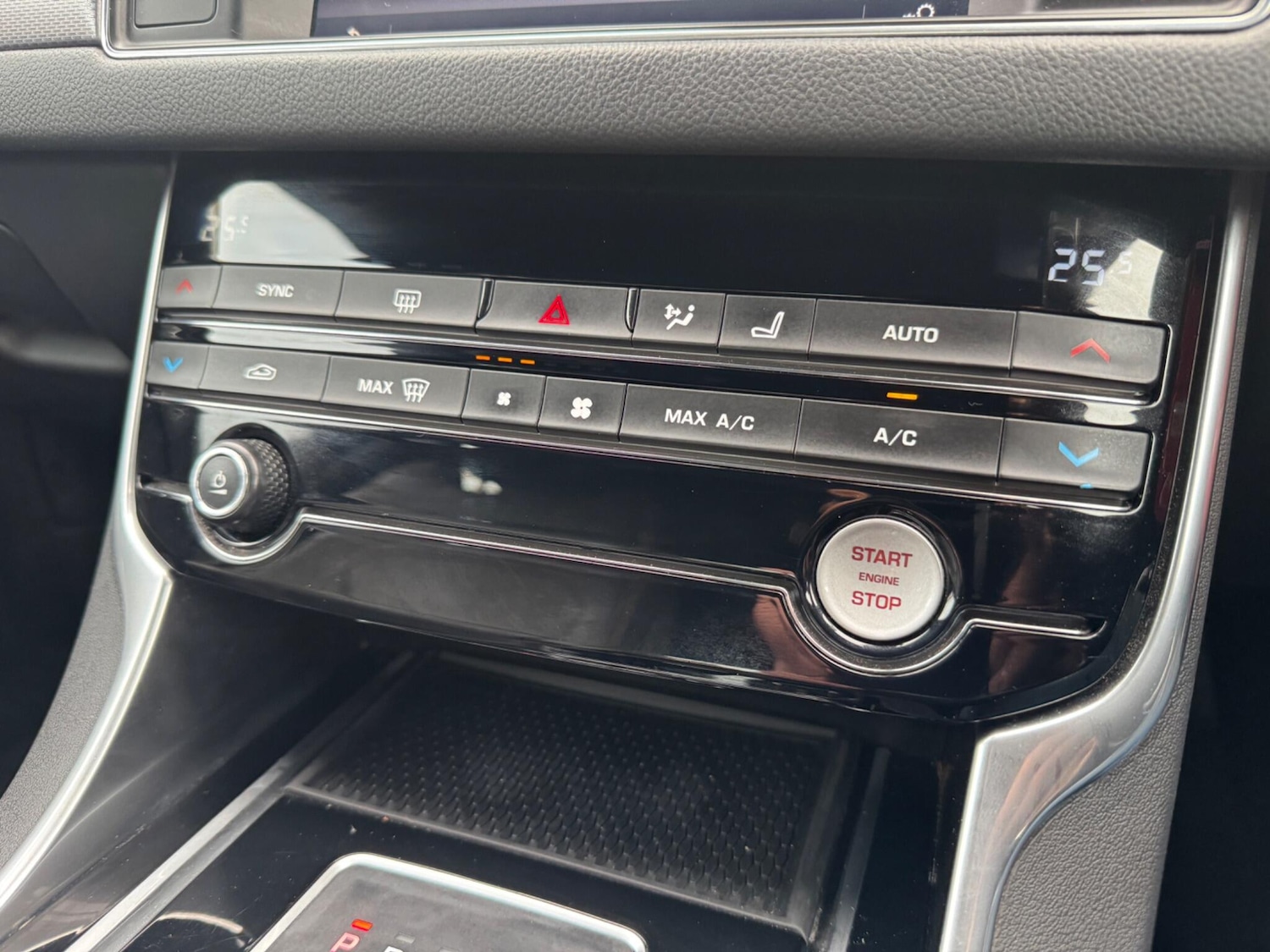 Used Jaguar XF 2017 for sale - 77738145: Photo 29