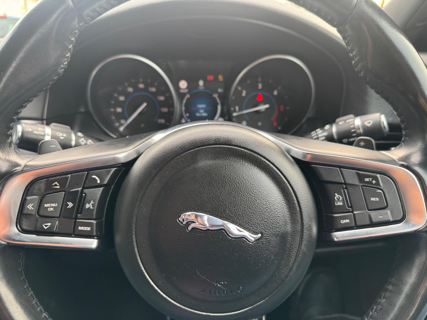 Used Jaguar XF 2017 for sale - 77738145: Photo 32