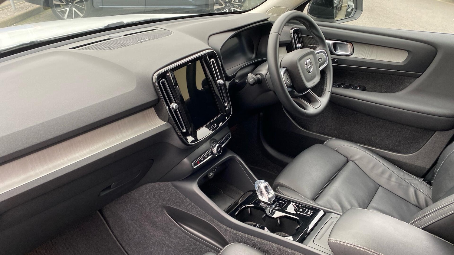 Used Volvo XC40 2025 for sale - 77101691: Photo 13