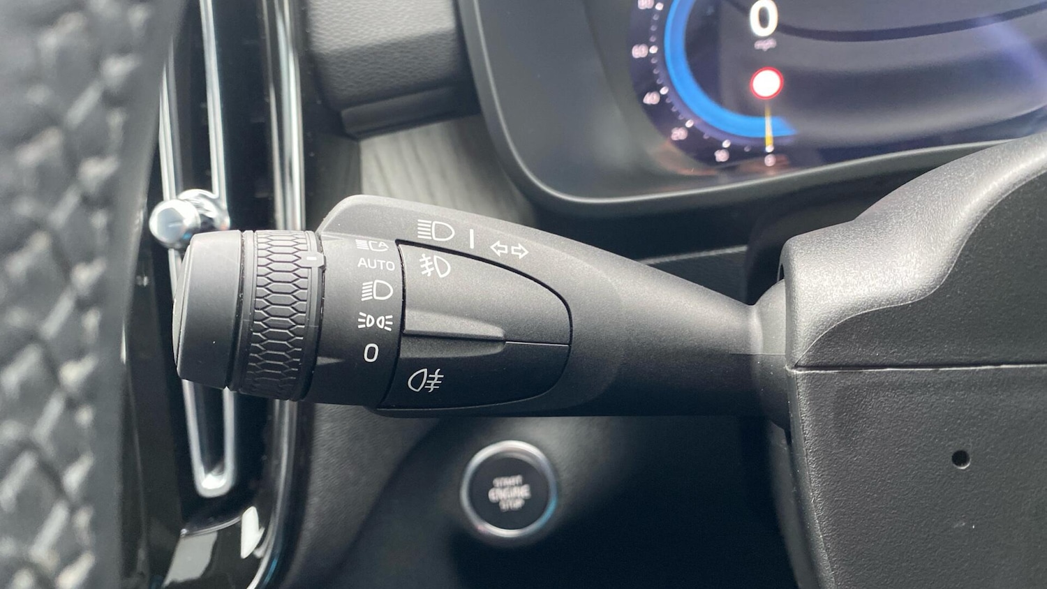 Used Volvo XC40 2025 for sale - 77101691: Photo 16